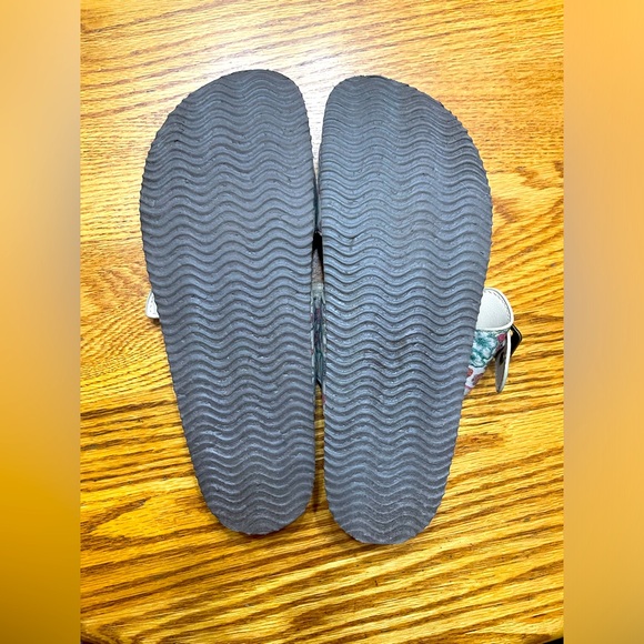 Fall Creek Floral Sandals - Picture 4 of 8